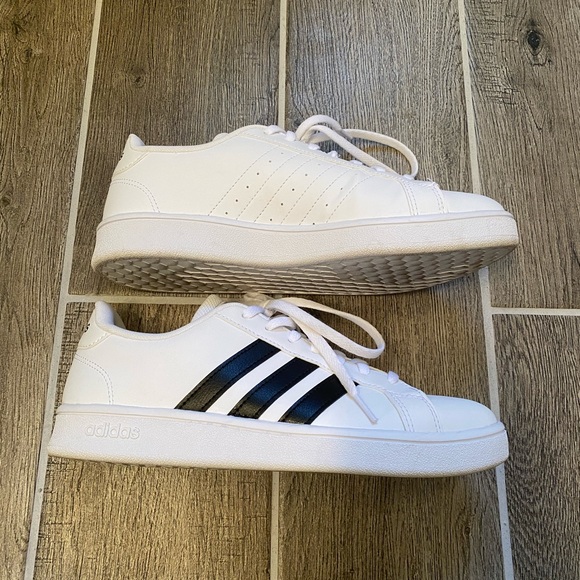 adidas Shoes - Adidas Grand Court Sneakers - like new!